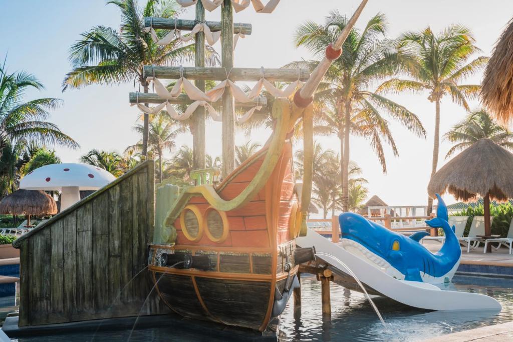 Bazén v ubytování Iberostar Selection Cancún nebo v jeho okolí