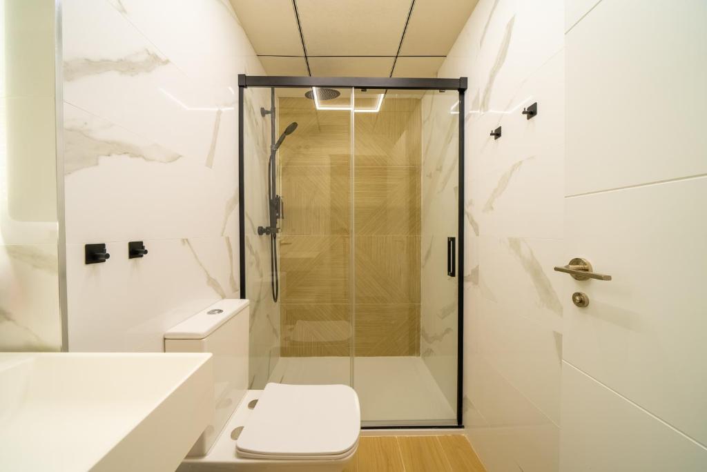 Koupelna v ubytování Alicante Smart Accommodation