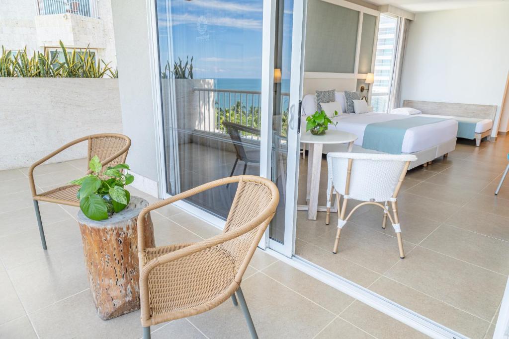 Postel nebo postele na pokoji v ubytování Hotel Irotama Lago