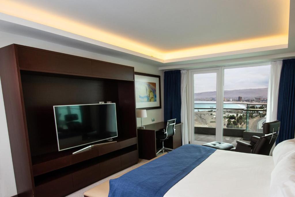 Televisyen dan/atau pusat hiburan di Antay Hotel & Spa