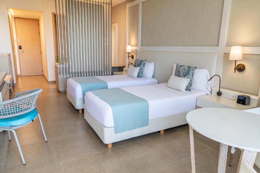 Postel nebo postele na pokoji v ubytování Hotel Irotama Lago