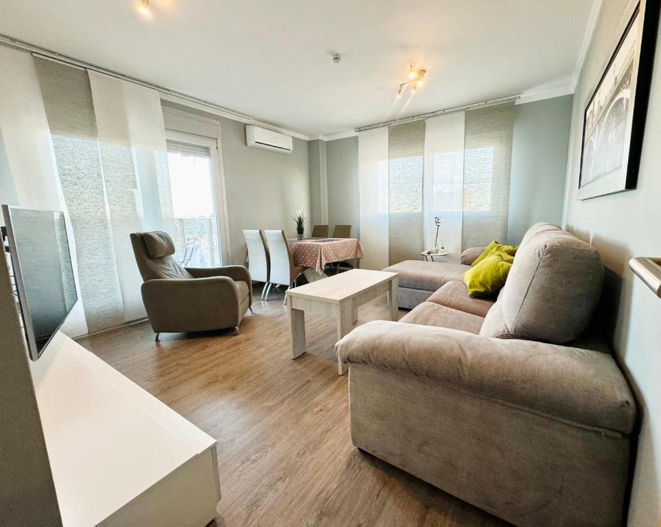 Χώρος καθιστικού στο Bahía Azul Suites, Piscina & Pádel