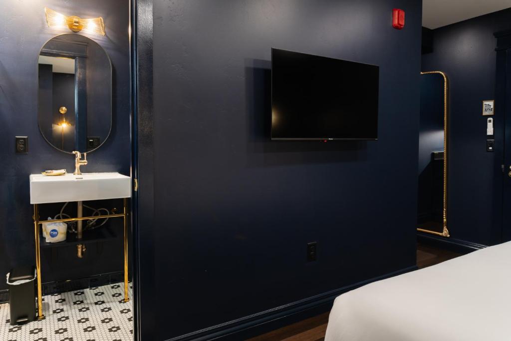 TV a/nebo společenská místnost v ubytování The Hotel Melrose