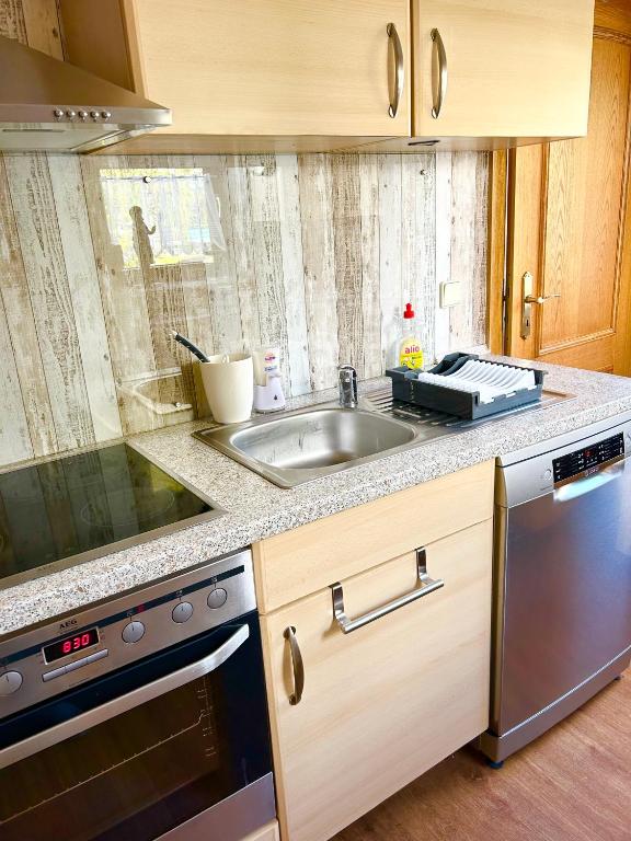 Kuchyň nebo kuchyňský kout v ubytování Ferienhaus an der Uniklinik