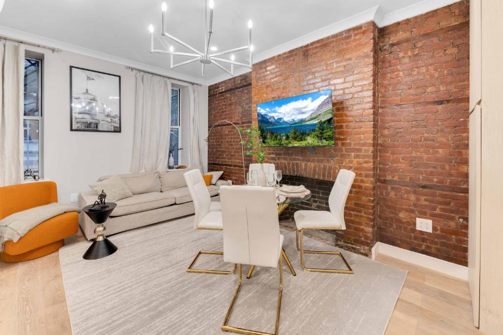 a living room with a couch and a brick wall at Modern 3Bd Rose Hills Manhattan Terrace Space in New York