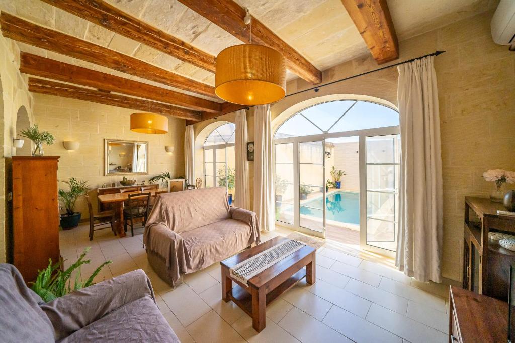 The swimming pool at or close to 4 Bedroom Holiday Home with Private Pool