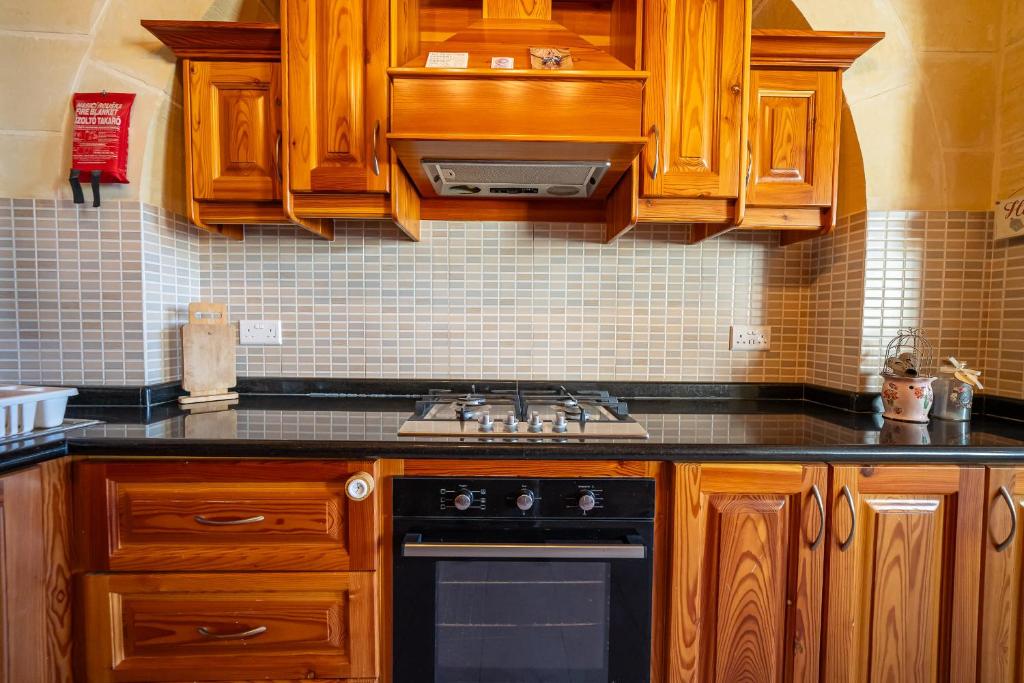 A kitchen or kitchenette at 4 Bedroom Holiday Home with Private Pool