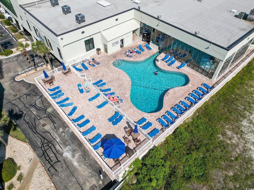 Bazén v ubytování ONE More Sandy Day - 2BR 2BA Beach Condo, Sleeps 6 nebo v jeho okolí