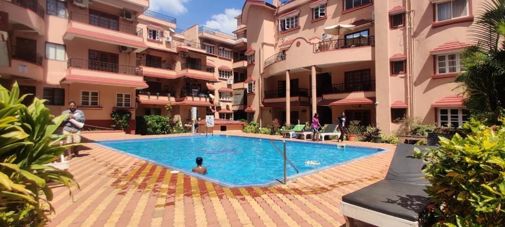 Bazén v ubytování Kyle Calangute 1 bhk luxury apartment with pool nebo v jeho okolí