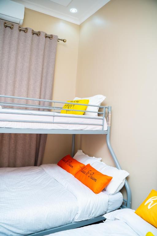Postel nebo postele na pokoji v ubytování Micasa Homes BnB 4