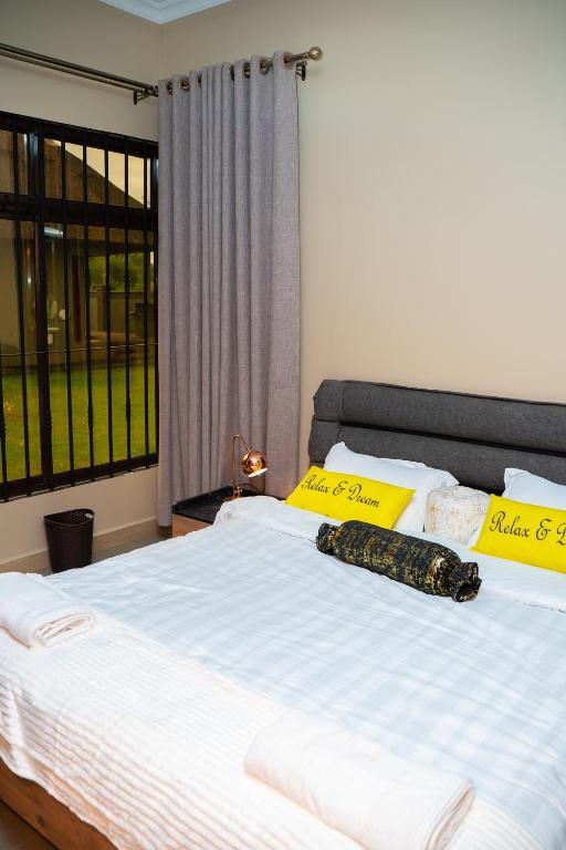 Postel nebo postele na pokoji v ubytování Micasa Homes BnB 4