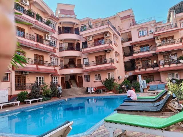 Bazén v ubytování Kyle Calangute 1 bhk luxury apartment with pool nebo v jeho okolí