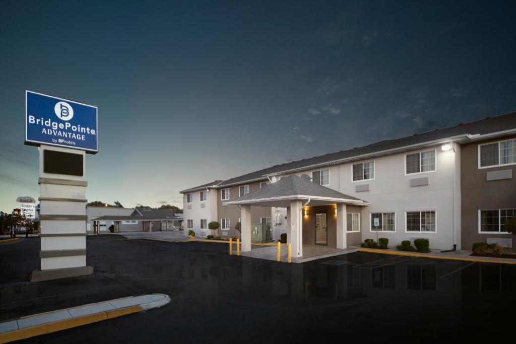 Countryside Inn and Suites