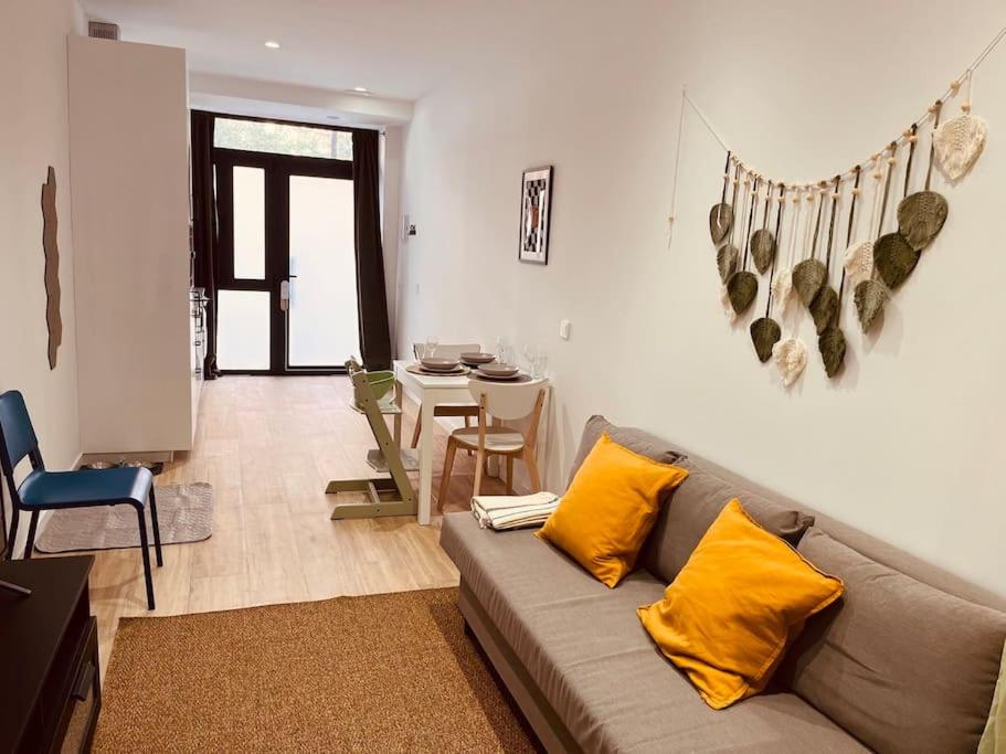 Χώρος καθιστικού στο Quiet room in a park close to the sea & beach & subway No-4