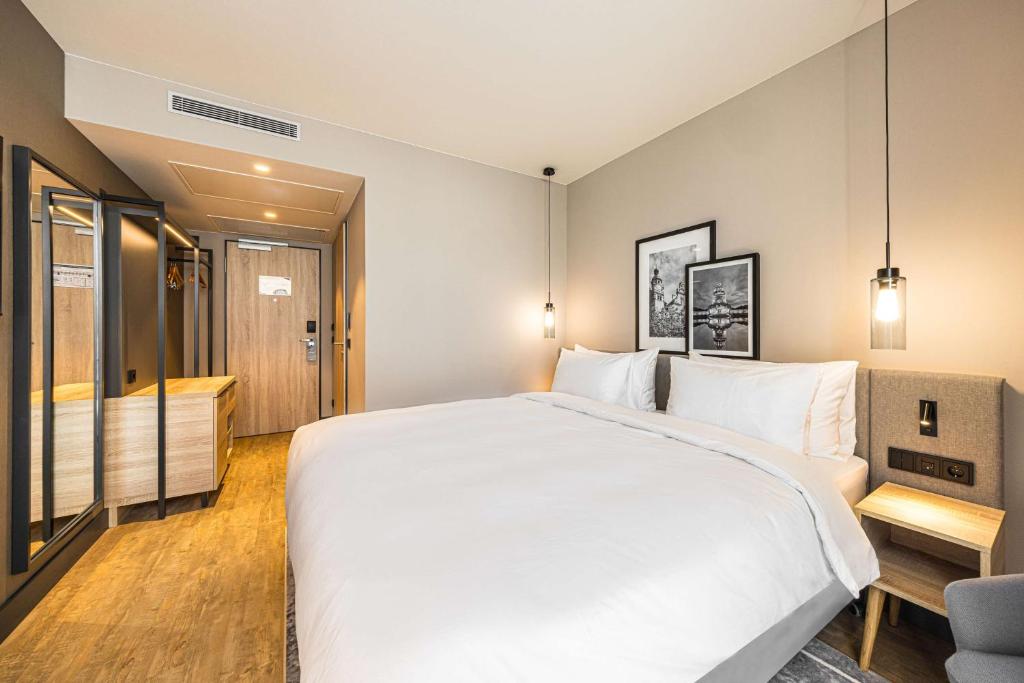 Postel nebo postele na pokoji v ubytování Radisson Hotel Leipzig