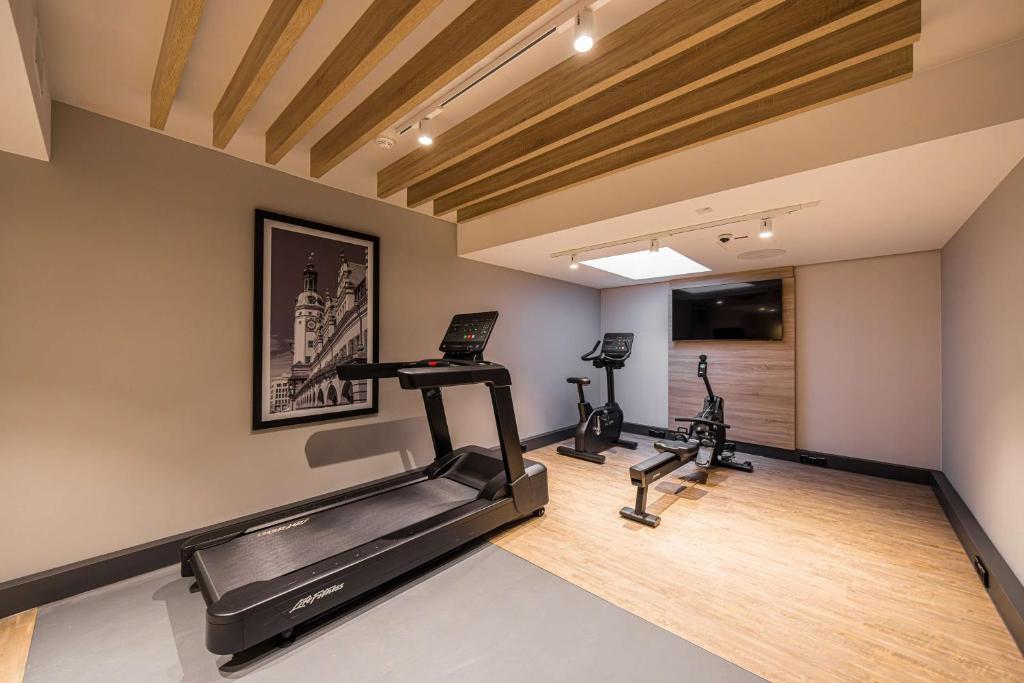 Fitness centrum a/nebo fitness zařízení v ubytování Radisson Hotel Leipzig