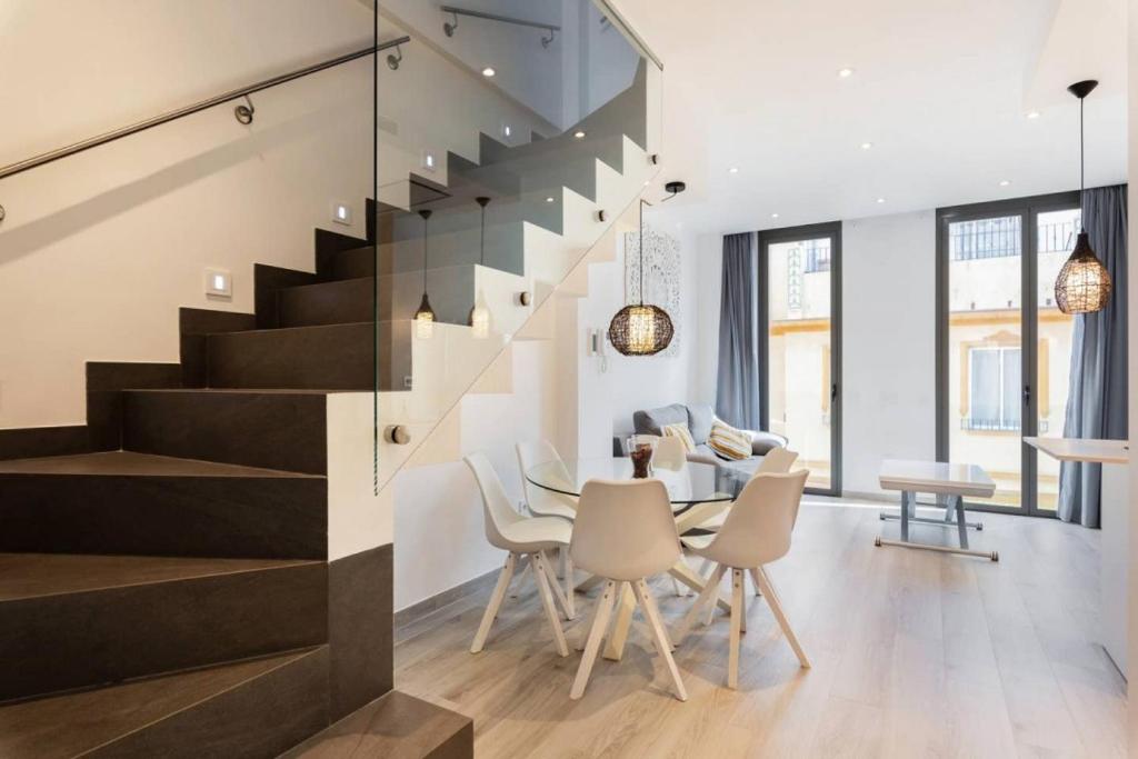 A seating area at Minty Stay - La Merced Atico Duplex