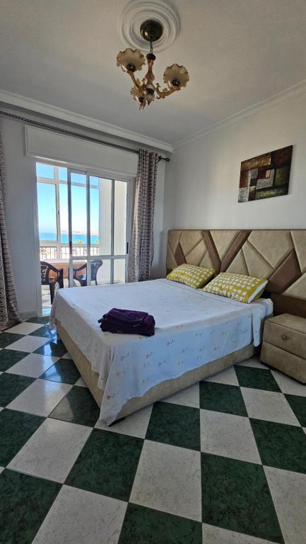 Postel nebo postele na pokoji v ubytování Appartement corniche Tanger