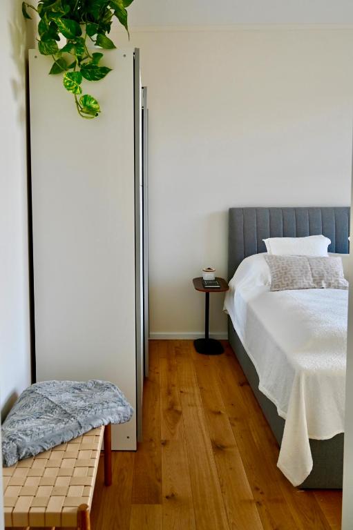 Ein Bett oder Betten in einem Zimmer der Unterkunft ZUHAUSE AM MEER mit Sonnenbalkon in Strand- und Altstadtnähe