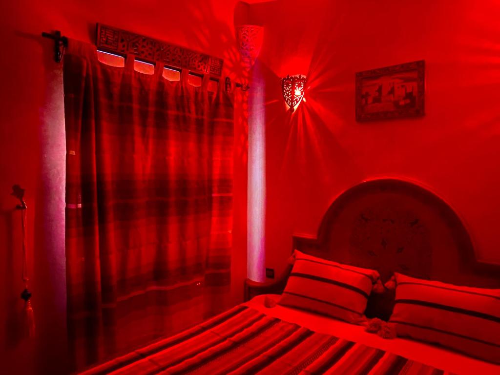 Postel nebo postele na pokoji v ubytování Riad Atlas logement entier privé avec jacuzzi au cœur de Marrakesh entire accommodation