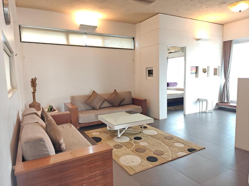 Posezení v ubytování Chandralok Service Apartments
