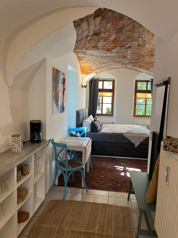a bedroom with a bed and a table in a room at Appartement 5 Predigergasse in Bautzen