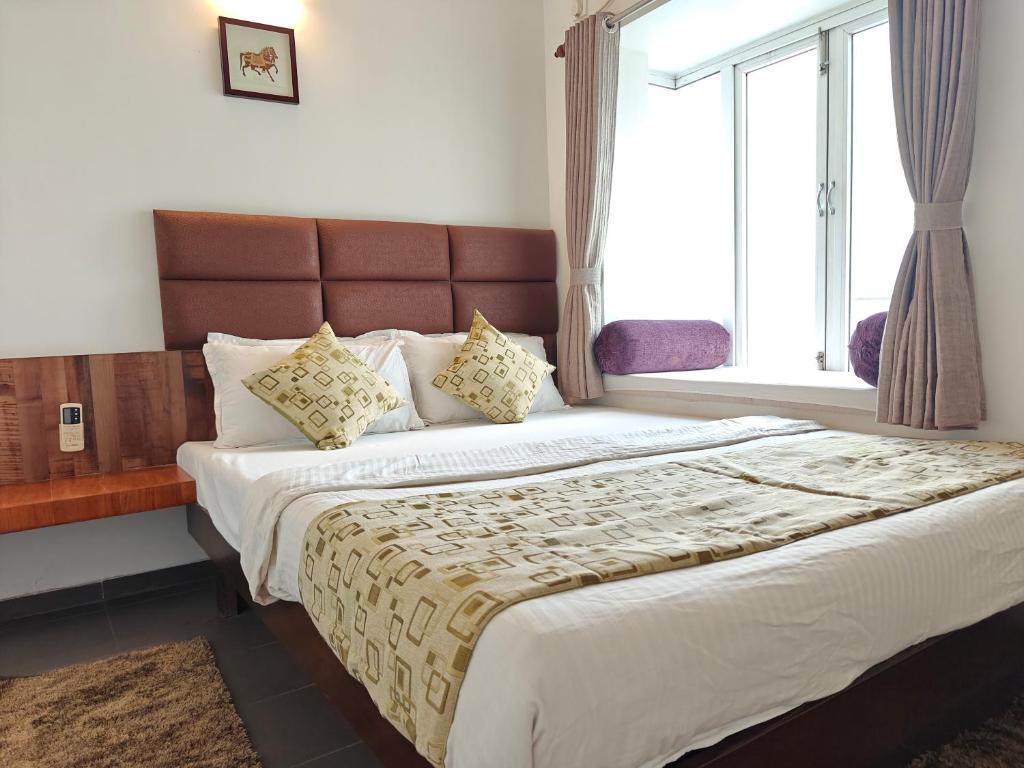 Postel nebo postele na pokoji v ubytování Chandralok Service Apartments