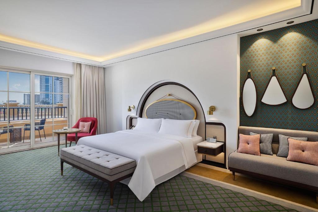 The Westin Dubai Mina Seyahi Beach Resort and Waterpark - Deluxe Skyline View, 1 King, Jungle Bay Accesspark