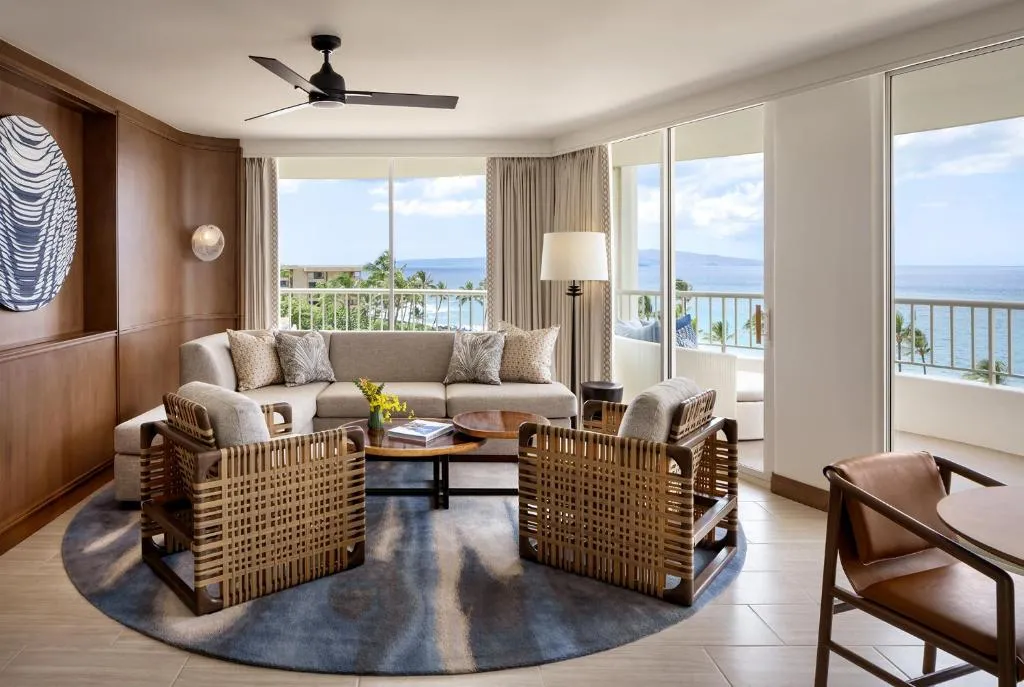 Kilohana Corner King Suite with Sofa Bed and Ocean View