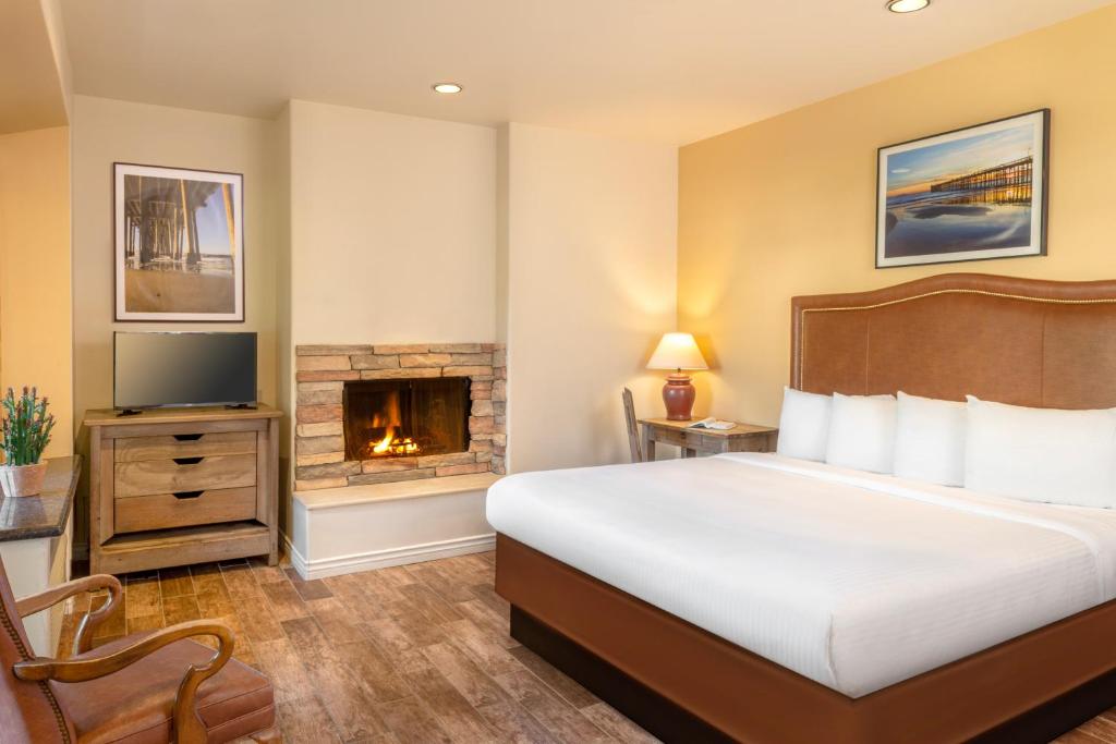 Clocktower Inn Ventura - 