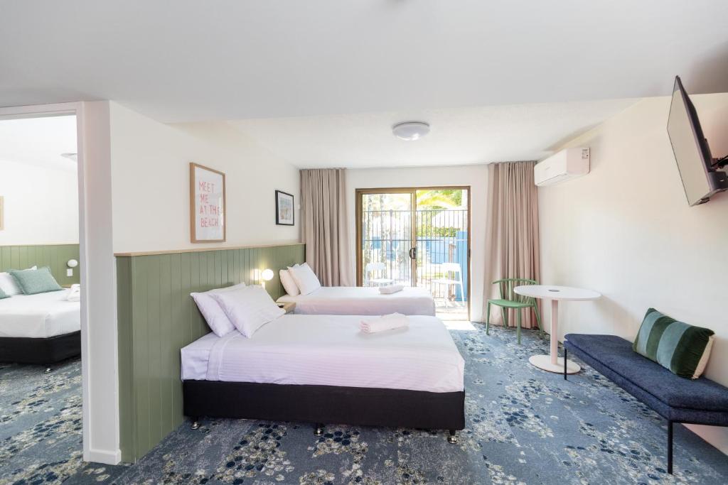 Postel nebo postele na pokoji v ubytování Currimundi Hotel