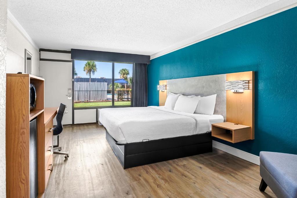 Quality Inn Slidell I-10 - 带游泳池的王室 - 非吸烟/宠物友好