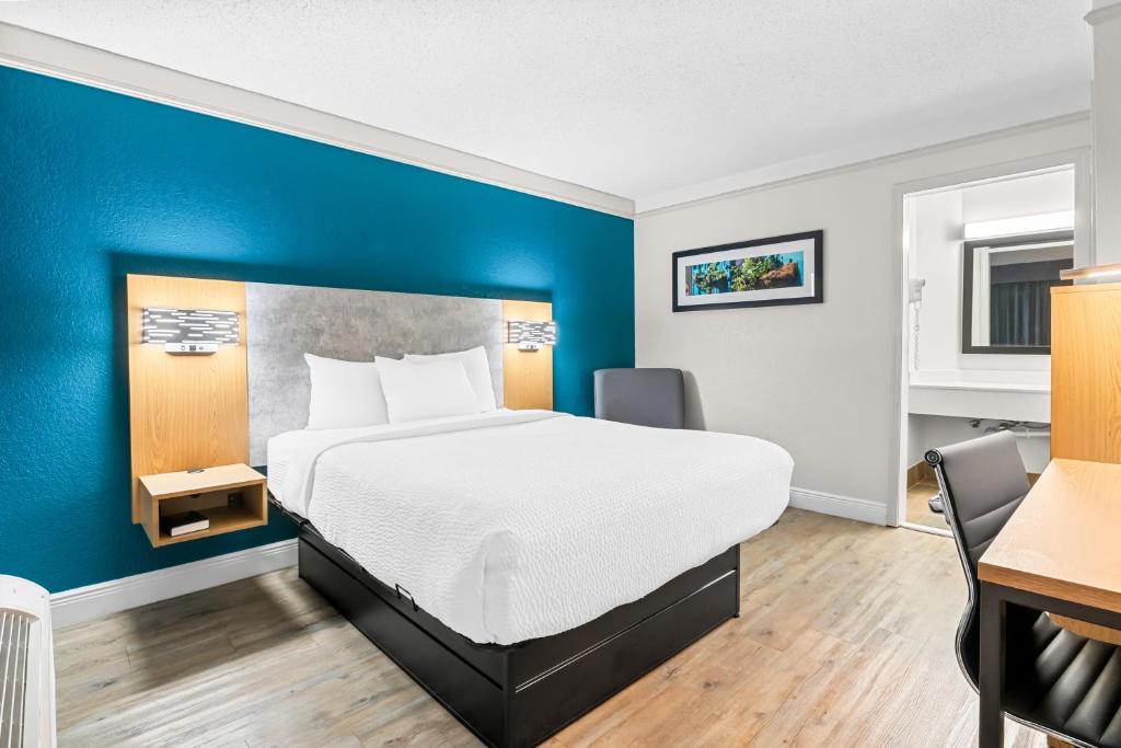 Quality Inn Slidell I-10 - Chambre Reine Avec Vue Sur La Piscine - Non-fumeur