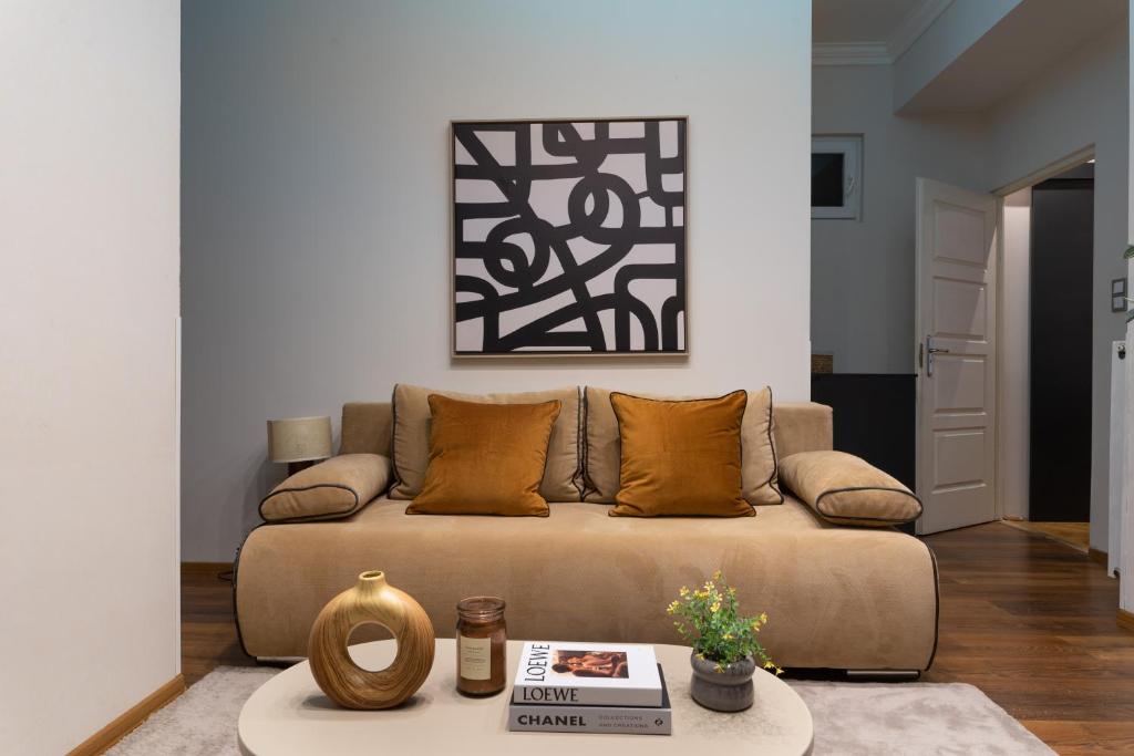 Chic Central 1BR Retreat Near New York Cafe with View 1072 Budapest, Akácfa Street 6 kép - 1