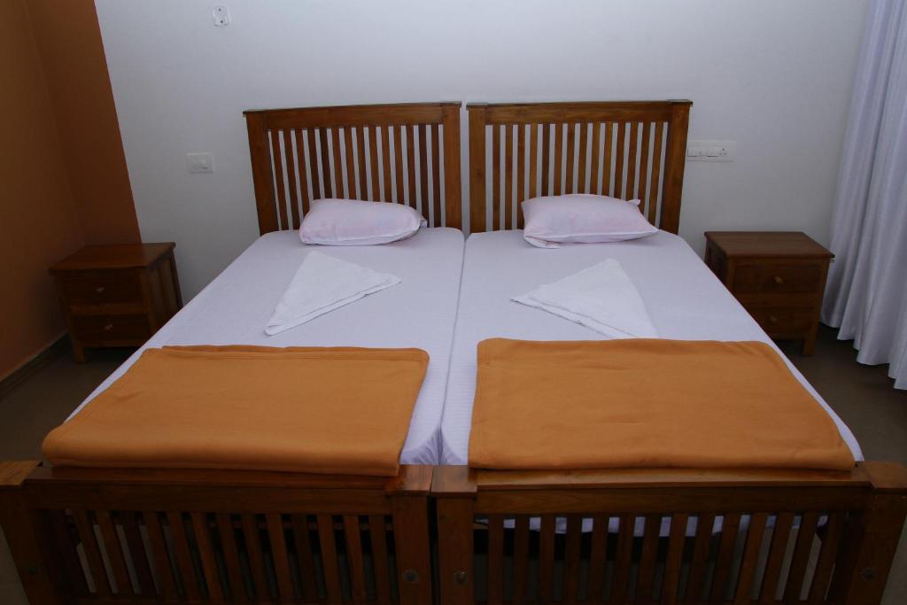 Pearl Beach Bungalow - Deluxe Double Room (2 Adults + 1 Child)