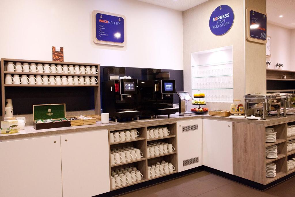 Kuchyň nebo kuchyňský kout v ubytování Holiday Inn Express Friedrichshafen by IHG