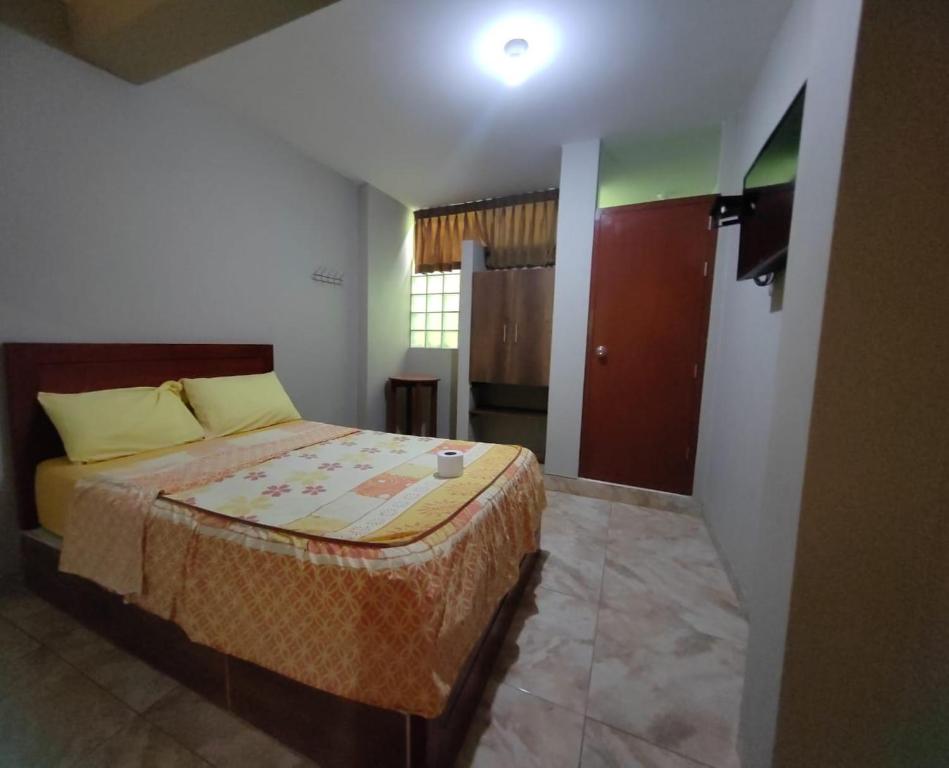 a bedroom with a bed in a room at Hospedaje Santa Clara in Chiclayo