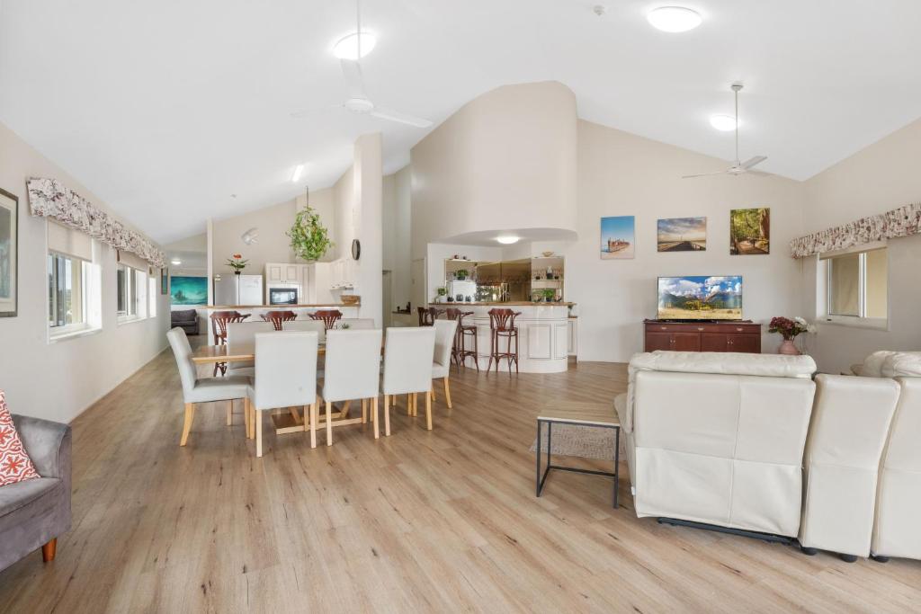 Beachfront Charlton on The Esplanade - Appartement Penthouse