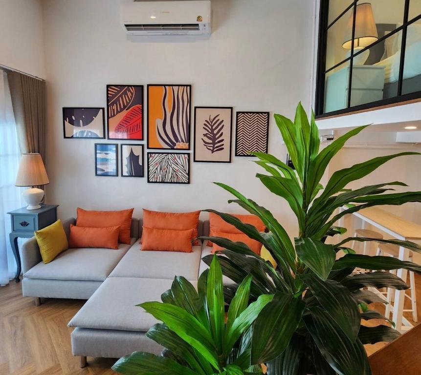 Uma área de estar em Sleep Walker Poshtel