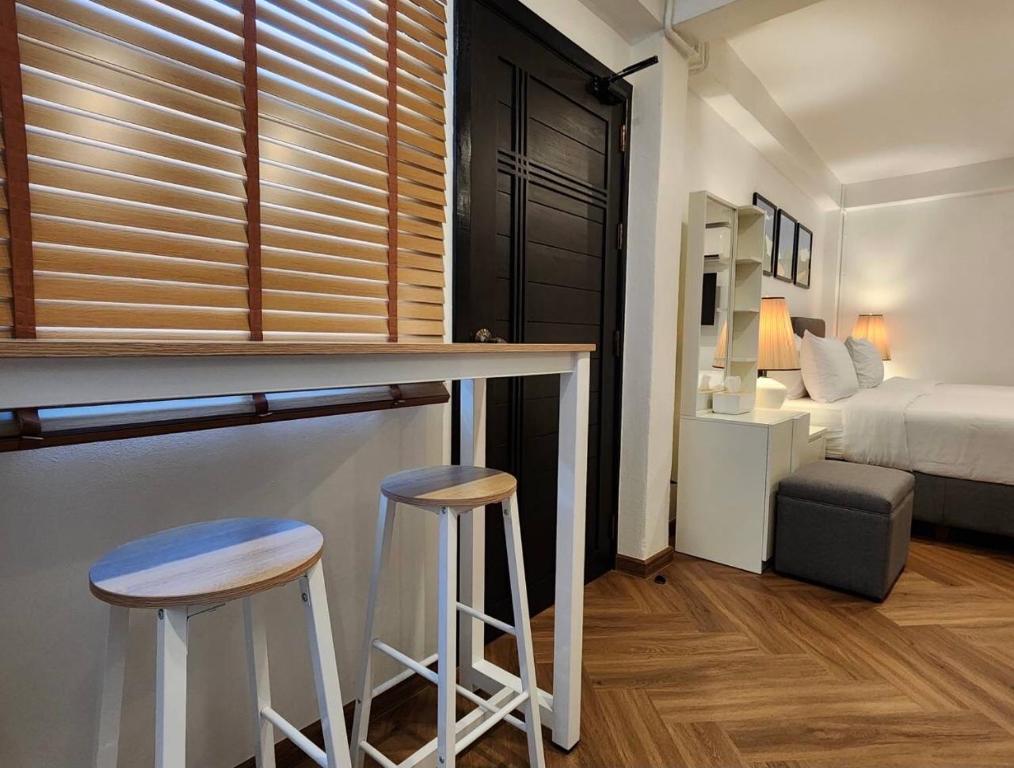 Cama ou camas em um quarto em Sleep Walker Poshtel