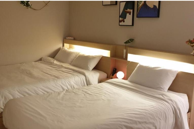 Postel nebo postele na pokoji v ubytování The Stay Songdo Hotel