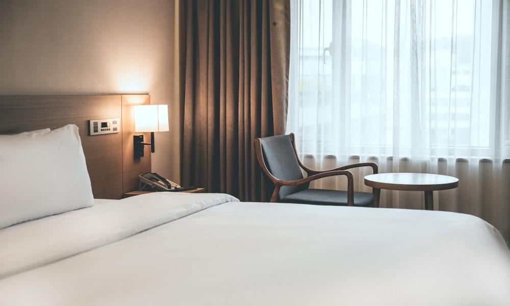 Postel nebo postele na pokoji v ubytování Wonju City Hotel HYEOKSIN