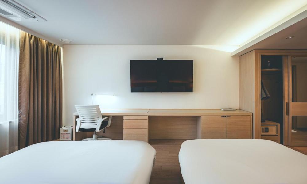 Postel nebo postele na pokoji v ubytování Wonju City Hotel HYEOKSIN