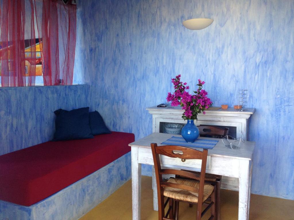 A seating area at Villetta Degli Oleandri