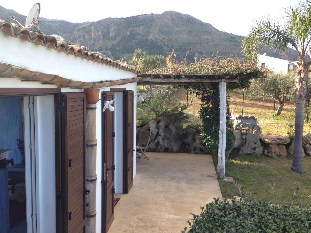 A general mountain view or a mountain view taken from A villát