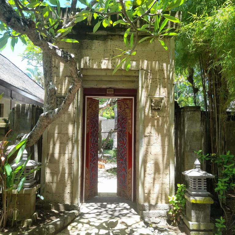 Zahrada ubytování The Royal Beach Seminyak Bali
