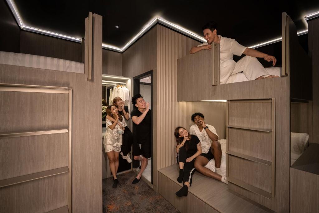 Khách lưu trú tại Cube Social Boutique Capsule Hotel at Boat Quay