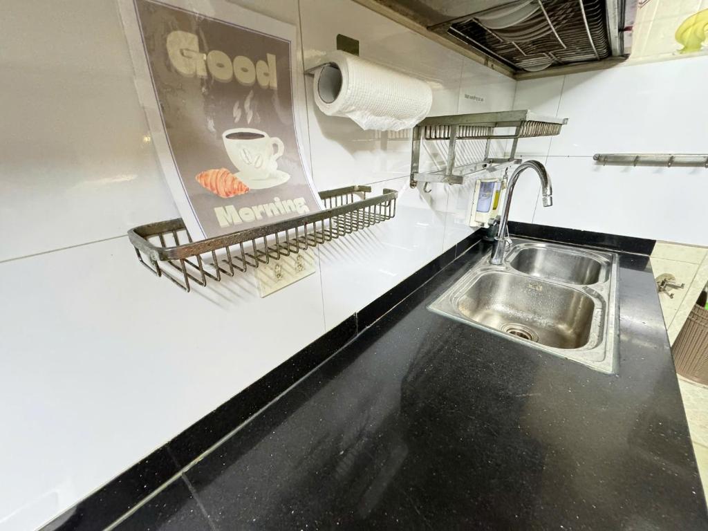 Kuchyň nebo kuchyňský kout v ubytování Opera Hostel