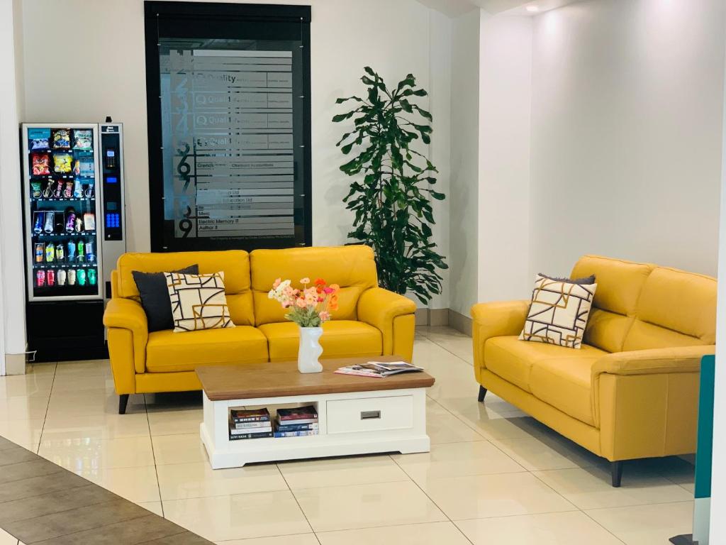 Posezení v ubytování Quality Suites Central Square