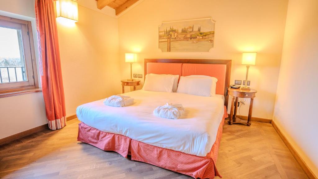 Postel nebo postele na pokoji v ubytování Relais Corte Cavalli